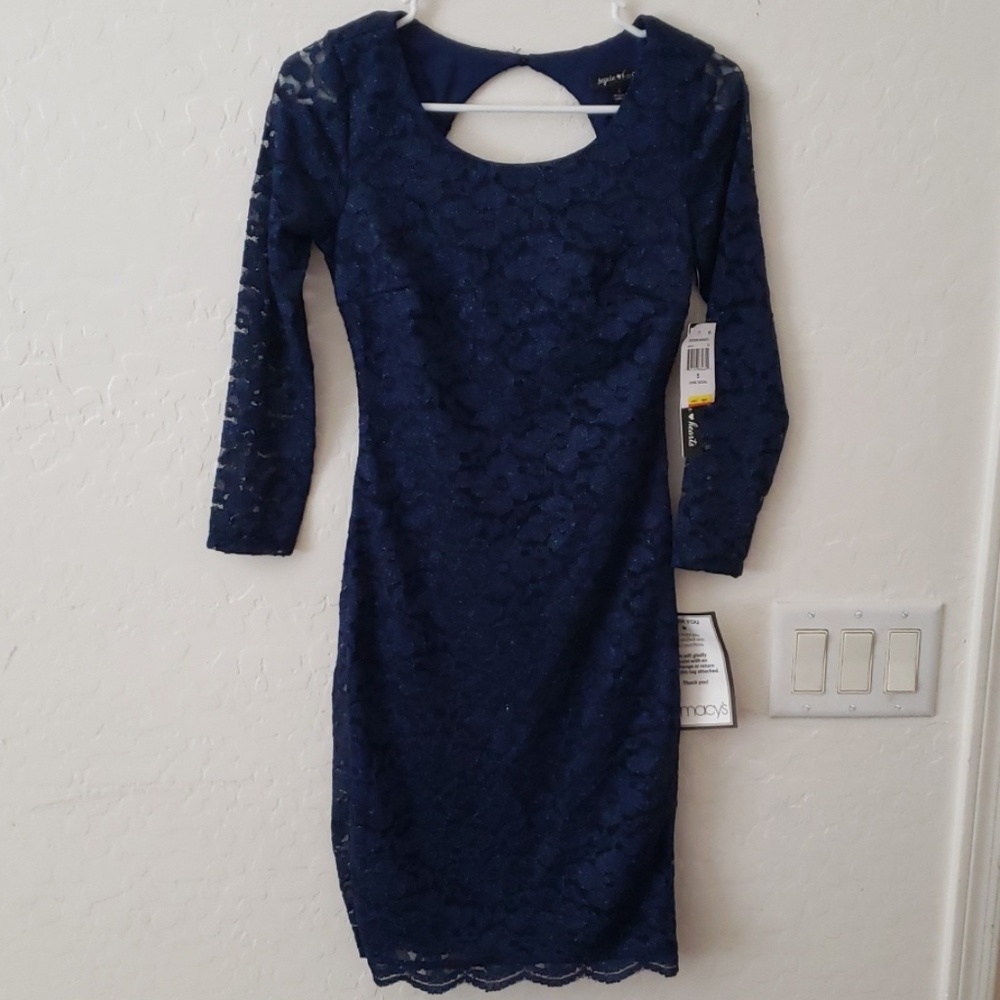 Open back lace-bodycon dress